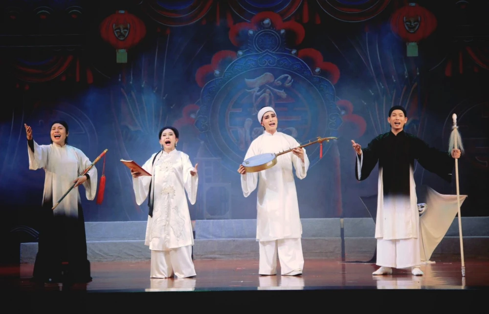 Vở cải lương thể nghiệm ‘Nhật thực’ đạt 4 huy chương vàng tại Trung Quốc Nhật thực có sự tham gia biểu diễn của: biên đạo Lê Hải, nghệ sĩ Bình Tinh, NS ƯT Lê Trung Thảo và diễn viên trẻ Du Bảo