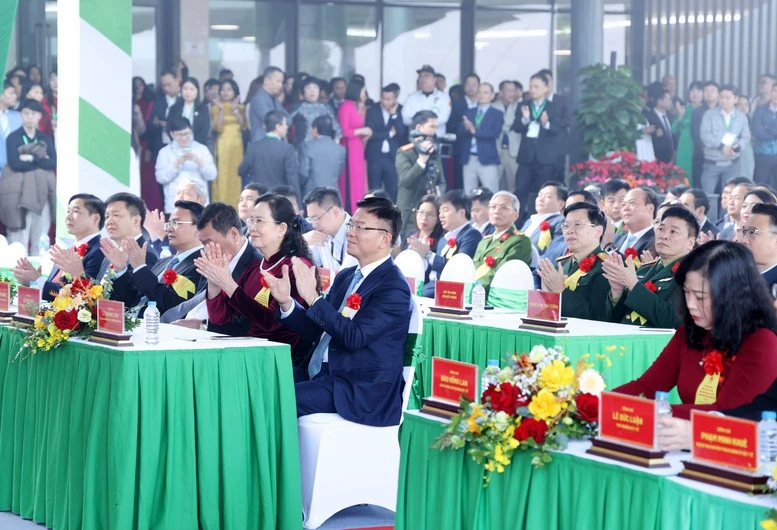 Phó Thủ tướng Lê Thành Long dự khánh thành công trình xây dựng Bệnh viện Bạch Mai và Việt Đức cơ sở 2- Ảnh 2.