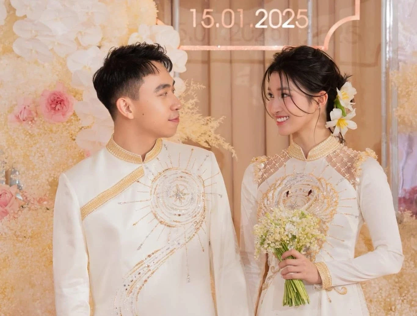 Á hậu Phương Nhi và doanh nhân Phạm Nhật Minh Hoàng trong lễ ăn hỏi diễn ra vào tháng 1/2025
