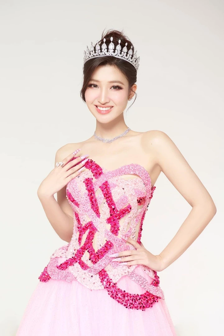 Á hậu Phương Nhi