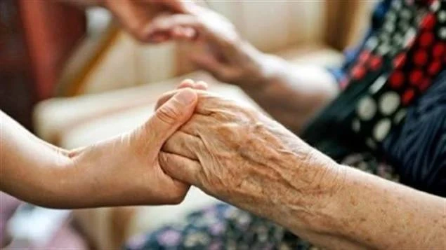 Càng gần Tết tôi càng "thấm: Chăm sóc sức khỏe cho cha mẹ sau tuổi 60 quan trọng hơn mọi mâm cỗ đầy- Ảnh 2. Càng gần Tết tôi càng "thấm: Chăm sóc sức khỏe cho cha mẹ sau tuổi 60 quan trọng hơn mọi mâm cỗ đầy- Ảnh 2.