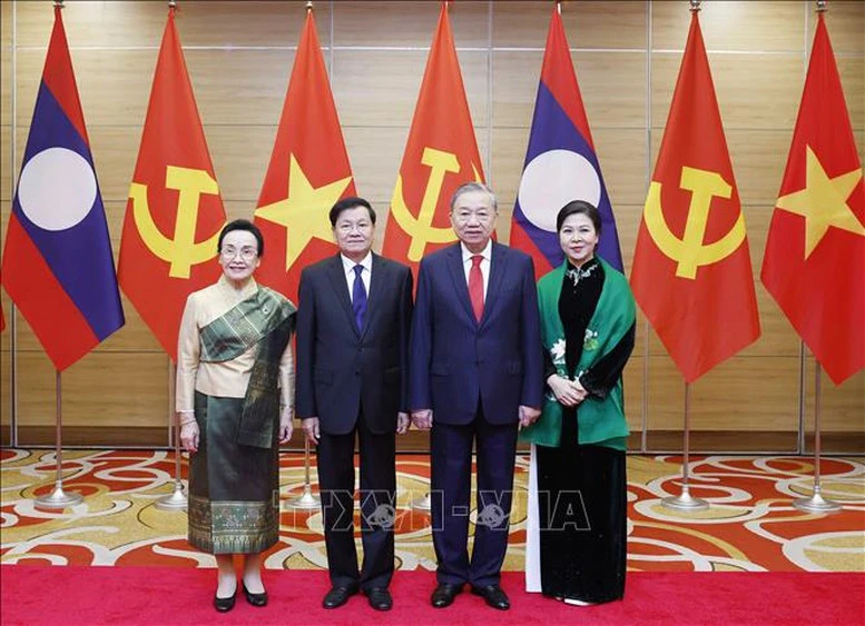 Chiêu đãi trọng thể chào mừng Tổng Bí thư, Chủ tịch nước Lào Thongloun Sisoulith và Phu nhân cùng Đoàn đại biểu cấp cao Lào- Ảnh 1. Chiêu đãi trọng thể chào mừng Tổng Bí thư, Chủ tịch nước Lào Thongloun Sisoulith và Phu nhân cùng Đoàn đại biểu cấp cao Lào- Ảnh 1.