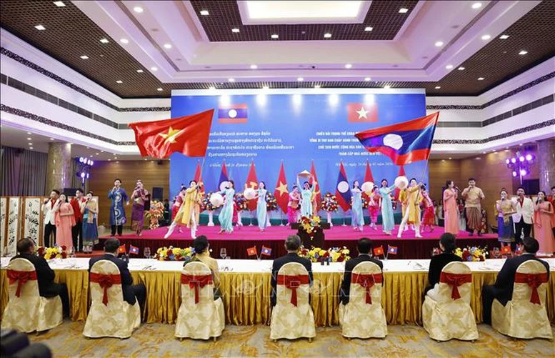 Chiêu đãi trọng thể chào mừng Tổng Bí thư, Chủ tịch nước Lào Thongloun Sisoulith và Phu nhân cùng Đoàn đại biểu cấp cao Lào- Ảnh 3. Chiêu đãi trọng thể chào mừng Tổng Bí thư, Chủ tịch nước Lào Thongloun Sisoulith và Phu nhân cùng Đoàn đại biểu cấp cao Lào- Ảnh 3.