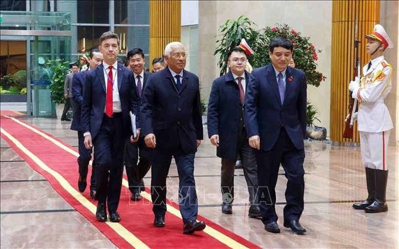 Chủ tịch Hội đồng châu Âu António Costa đến Hà Nội, bắt đầu thăm chính thức Việt Nam- Ảnh 2. Chủ tịch Hội đồng châu Âu António Costa đến Hà Nội, bắt đầu thăm chính thức Việt Nam- Ảnh 2.