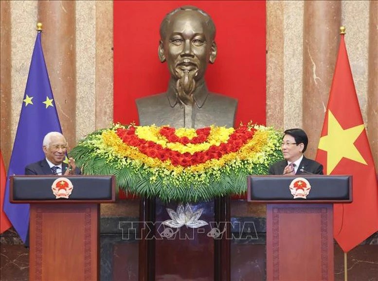 Chủ tịch Hội đồng châu Âu rời Hà Nội, kết thúc chuyến thăm chính thức Việt Nam- Ảnh 3. Chủ tịch Hội đồng châu Âu rời Hà Nội, kết thúc chuyến thăm chính thức Việt Nam- Ảnh 3.