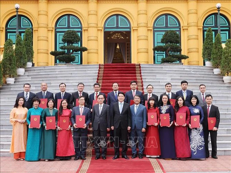 Chủ tịch nước Lương Cường trao quyết định bổ nhiệm Đại sứ Việt Nam tại nước ngoài- Ảnh 1.
