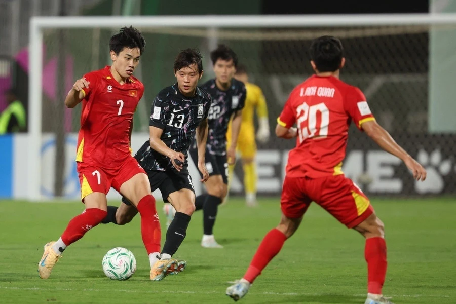 Đình Bắc ghi bàn và phải nhận thẻ đỏ trong trận U23 Việt Nam thắng U23 Hàn Quốc 7-6 trên chấm luân lưu tối 23/1, qua đó đoạt hạng ba giải U23 châu Á 2026. kim-2.jpg