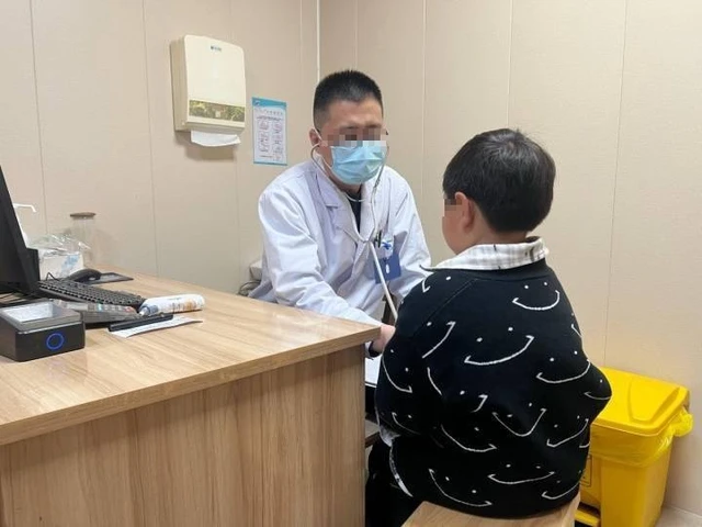 KỲ LẠ bé 8 tuổi phát hiện ung thư phổi khi khám định kỳ, NHƯNG bác sĩ nói: "Không đáng lo!"- Ảnh 1. KỲ LẠ bé 8 tuổi phát hiện ung thư phổi khi khám định kỳ, NHƯNG bác sĩ nói: "Không đáng lo!"- Ảnh 1.