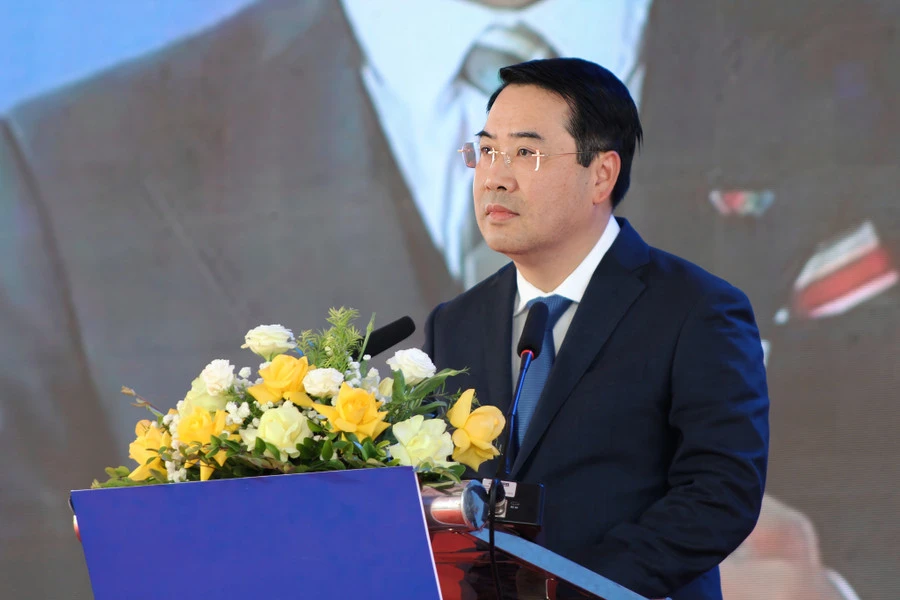 Ông Nguyễn Tuấn Anh, Chủ tịch UBND tỉnh Lào Cai phát biểu tại Lễ khởi công Dự án thành phần 1, thuộc Dự án đầu tư xây dựng tuyến đường sắt Lào Cai - Hà Nội - Hải Phòng. lc-gd-1.jpg
