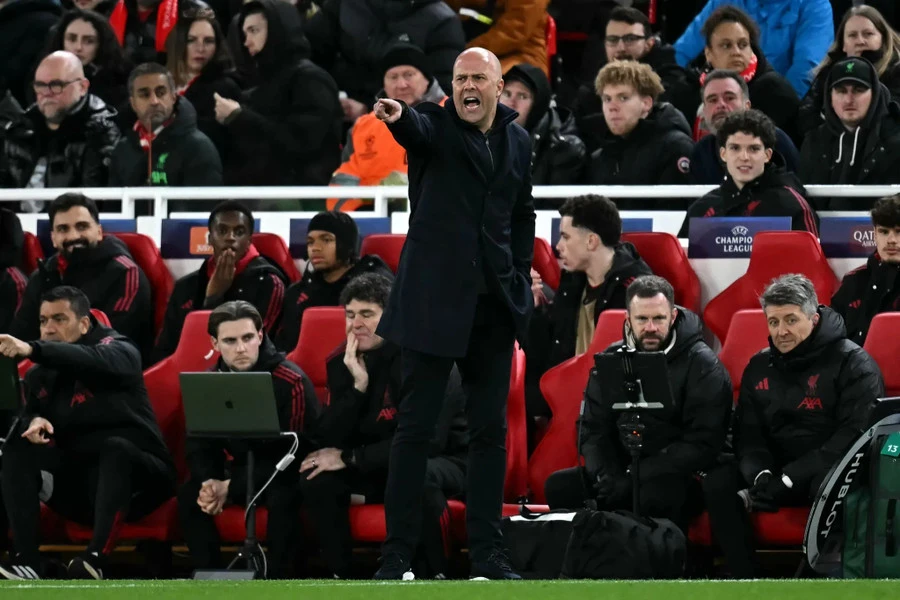 Chiến thắng đậm ở Champions League giúp giảm bớt áp lực cho HLV Arne Slot liverpool1.jpg