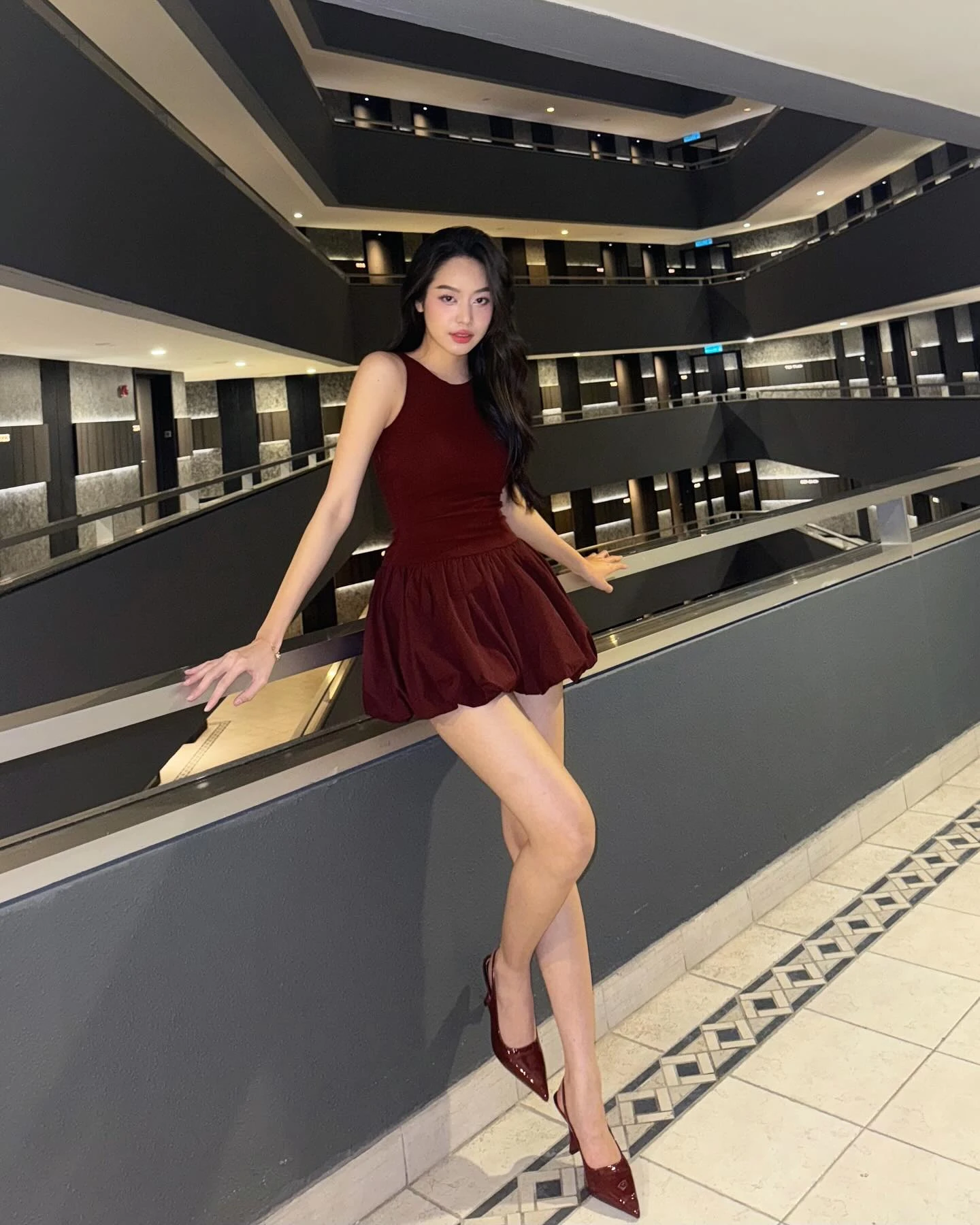 Ngắm style nữ tính của Hoa hậu Thanh Thủy mà xiêu lòng- Ảnh 4. Ngắm style nữ tính của Hoa hậu Thanh Thủy mà xiêu lòng- Ảnh 4.