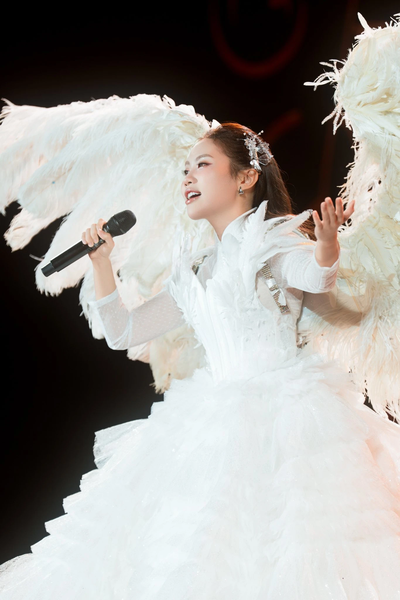 Phương Mỹ Chi biểu diễn trong sự kiện fan meeting vào tối 10/1 tại TPHCM