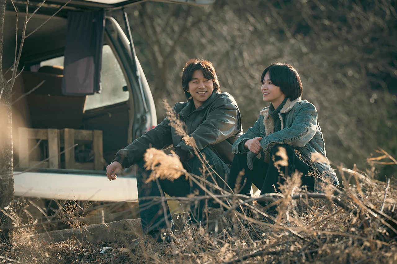 Tantara với sự tham gia của Gong Yoo (trái) và Song Hye-kyo. Ảnh:Netflix