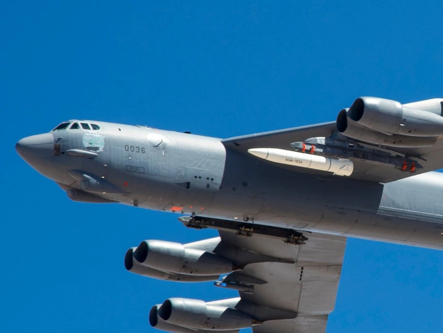 agm-183a-arrw-on-a-b-52-june-2019-190612-f-hp195-0014-cropped.jpg