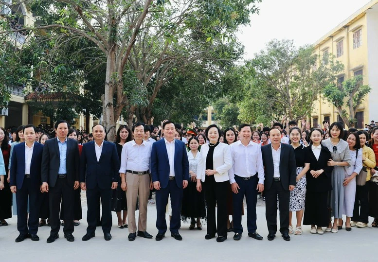 Phó Thủ tướng Phạm Thị Thanh Trà thăm, tặng quà Tết người có công, hộ nghèo, hộ khó khăn tại Nghệ An- Ảnh 7.