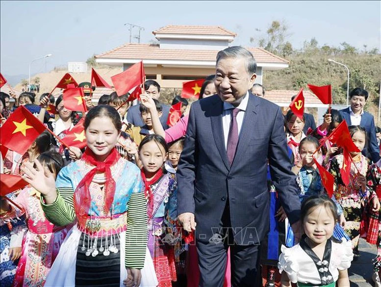 Tổng Bí thư Tô Lâm dự lễ khánh thành trường phổ thông nội trú liên cấp tại Điện Biên- Ảnh 4. Tổng Bí thư Tô Lâm dự lễ khánh thành trường phổ thông nội trú liên cấp tại Điện Biên- Ảnh 4.