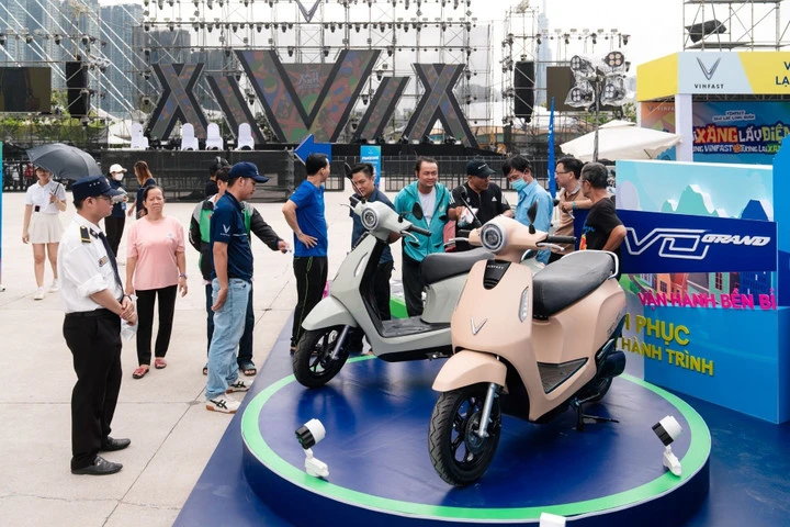 Xe máy điện và ô tô điện VinFast song hành dẫn đầu thị trường ô tô, xe máy Việt Nam năm 2025 đã phản ánh rõ nét xu hướng chuyển đổi xanh từ xe xăng sang xe điện.