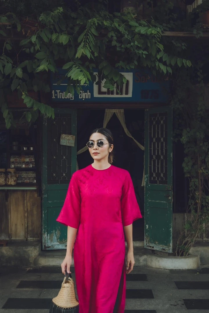 Tuổi Ngọ ưu tiên các gam màu đỏ, cam, hồng hoặc xanh lá. (Ảnh: Tăng Thanh Hà)