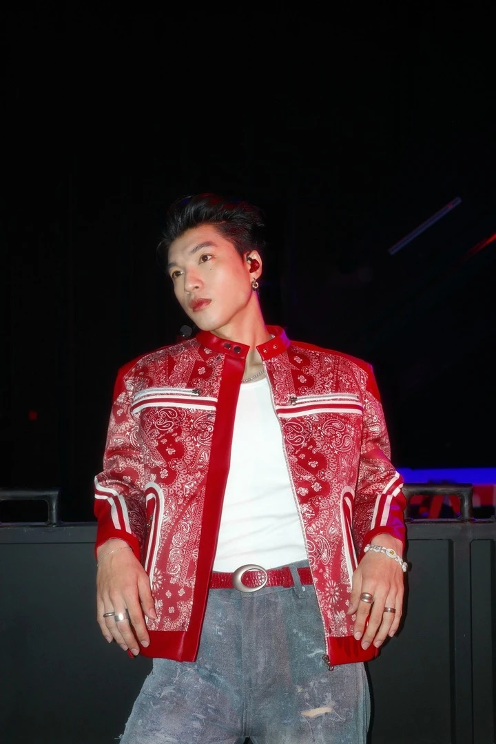 Tuổi Tuất hợp với các màu đỏ, hồng và tím nhạt. (Ảnh: HIEUTHUHAI)