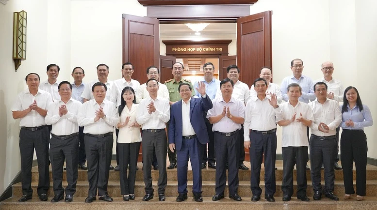 An Giang phát triển bứt phá trong kỷ nguyên số và tăng trưởng xanh- Ảnh 2.