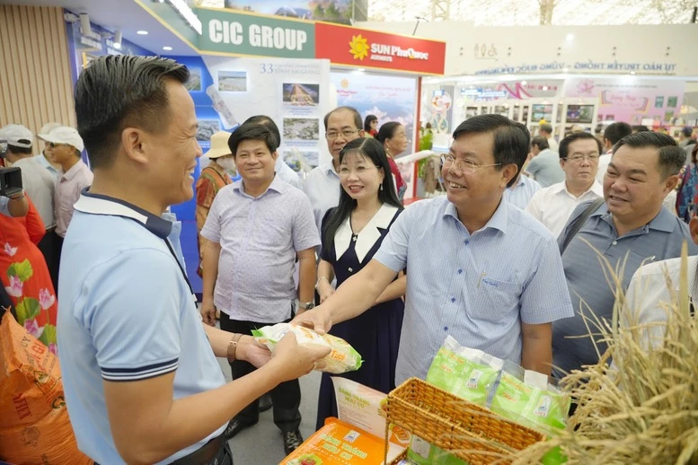 An Giang phát triển bứt phá trong kỷ nguyên số và tăng trưởng xanh- Ảnh 4.