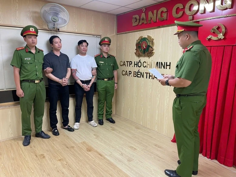 Bắt khẩn cấp 2 đối tượng trong vụ tài xế xe Bentley đánh người ở TPHCM- Ảnh 1.