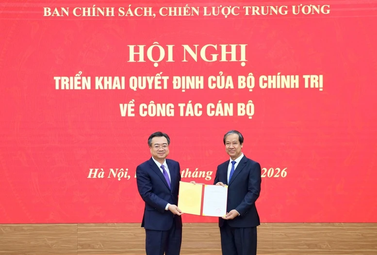 Bộ Chính trị bổ nhiệm hai Phó Trưởng Ban Chính sách, chiến lược Trung ương- Ảnh 1.