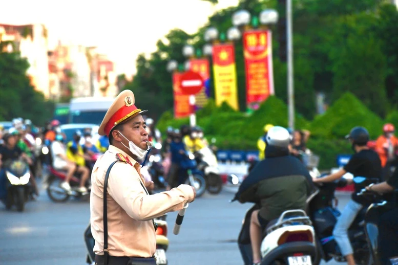 Cảnh sát giao thông triển khai hỗ trợ người dân về quê đón Tết- Ảnh 1.