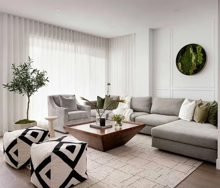 Bùng nổ vật liệu xúc giác: Năm 2026, đồ nội thất tập trung vào yếu tố chạm và cảm nhận. Các chất liệu mang lại sự ấm áp và chiều sâu cho căn phòng như nhung, vải bông, cotton và vải lanh được phủ trên sofa, ghế và gối tựa... sẽ lên ngôi.