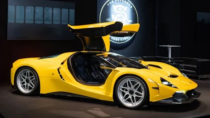 Xe sử dụng mâm 21 inch bằng nhôm rèn hoặc sợi carbon do Capricorn tự phát triển.