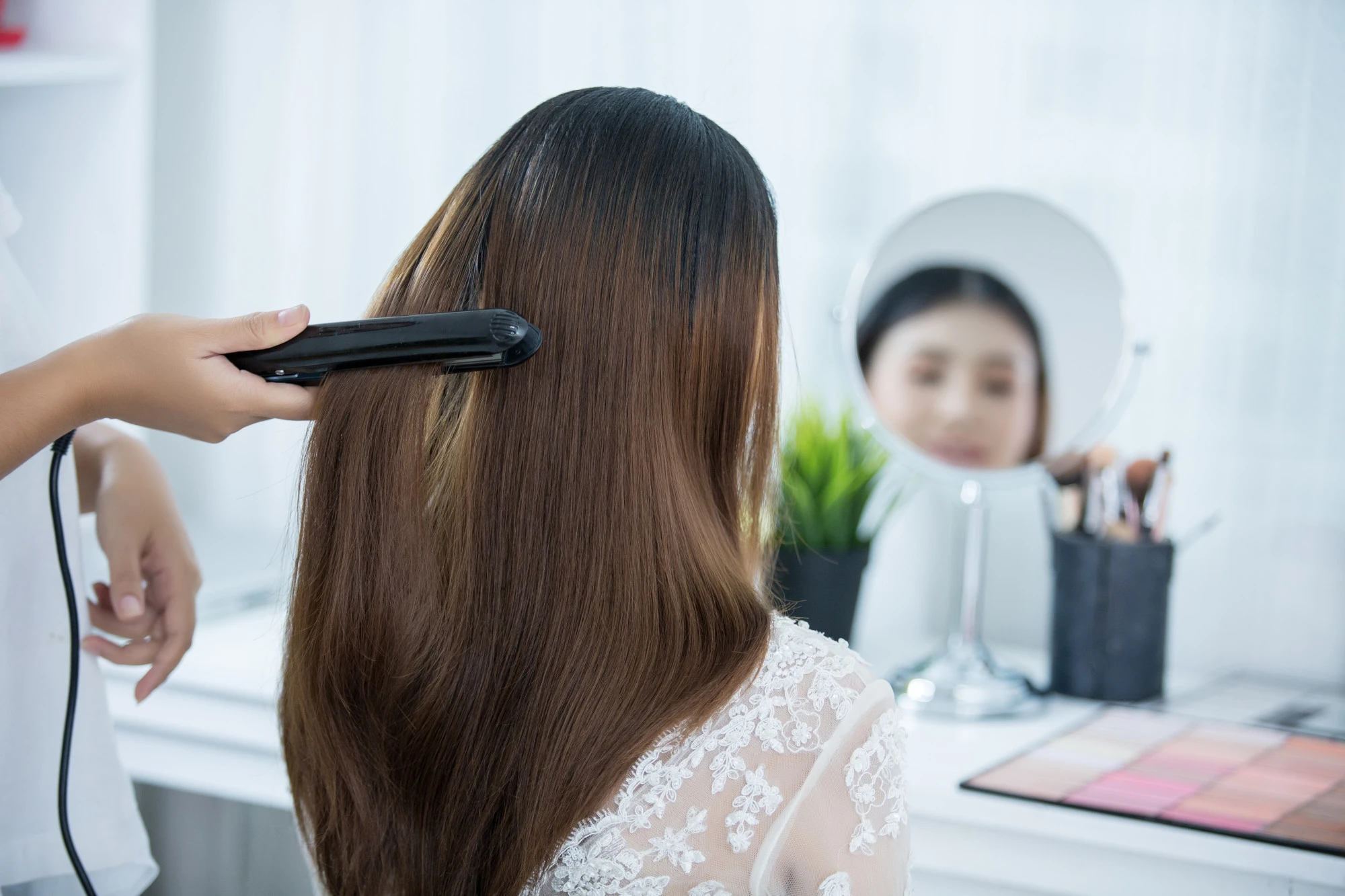 Thời điểm làm tóc phù hợp nhất là bạn nên làm tóc trước Tết khoảng 10–14 ngày thay vì quá sát ngày