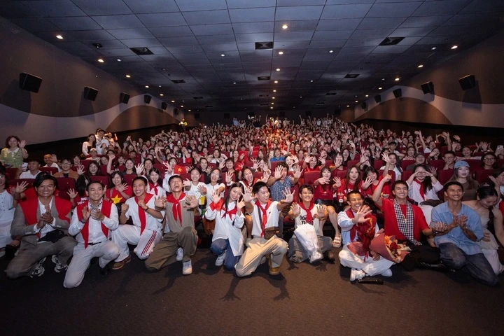 Khán giả trẻ cuốn hút với "Mưa đỏ".