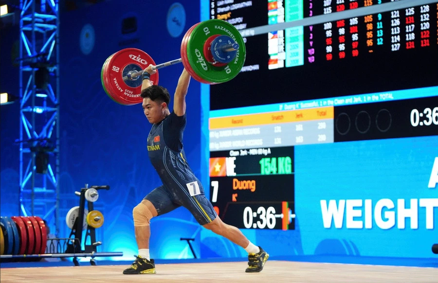 K’Dương thi đấu tại Giải vô địch cử tạ trẻ và thanh thiếu niên châu Á năm 2025. Ảnh: INT.