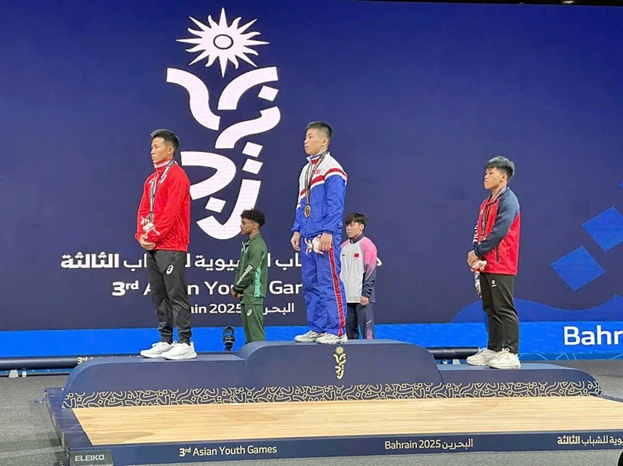 Hùng Văn Thế Văn Thế (bên phải) giành Huy chương Đồng nội đứng cử giật tại Asian Youth Games 2025. Ảnh: INT. cu-ta-viet-nam-6-do-cu-sao-mai-hua-hen-1-2641.jpg