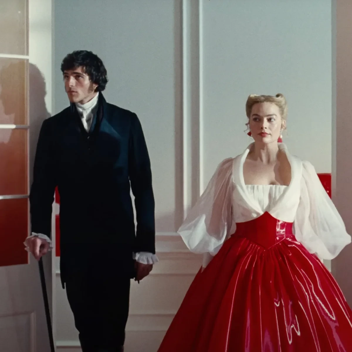 Margot Robbie - vai Cathy và Jacob Elordi - vai Heathcliff trong phim Đồi gió hú 2026.Ảnh: Warner Bros. Pictures 