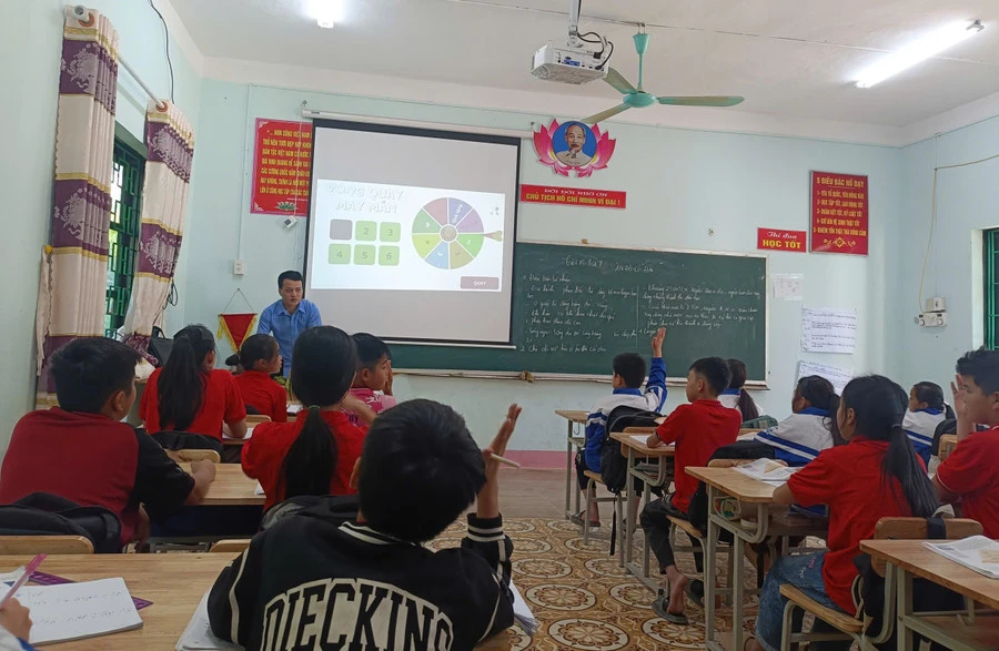 Giờ học tại Trường PTDT bán trú THCS Đổng Xá (xã Xuân Dương, Thái Nguyên). Ảnh: NTCC cung-co-niem-tin-khoi-day-khat-vong-cong-hien-1.jpg
