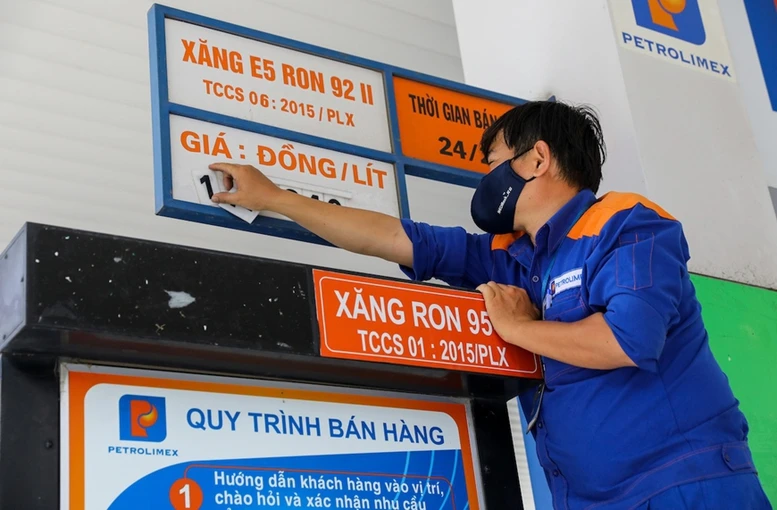 Giá xăng, dầu tăng mạnh- Ảnh 1. Giá xăng, dầu tăng mạnh- Ảnh 1.