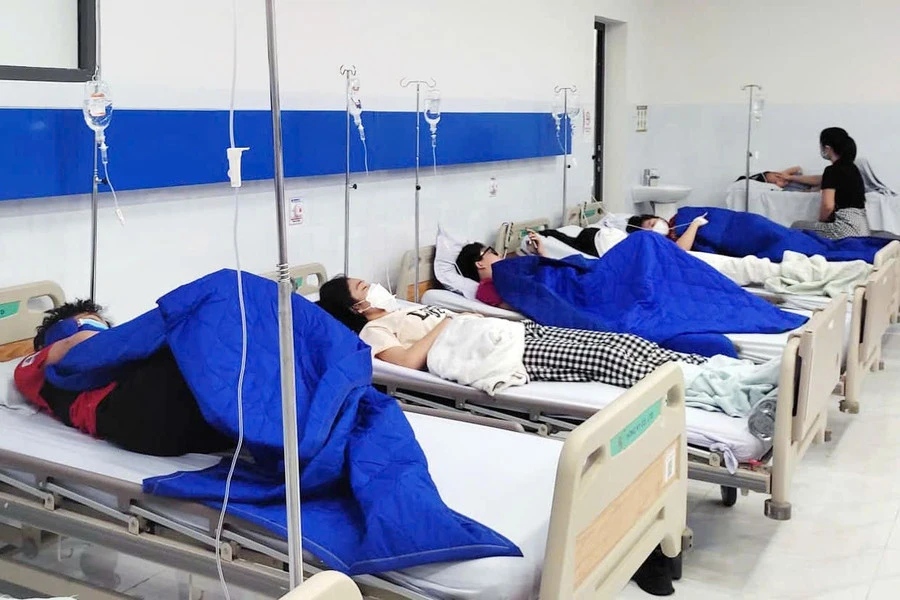 Nhiều người ở TPHCM nhập viện nghi ngộ độc thực phẩm sau tiệc tất niên. Ảnh: ITN.
