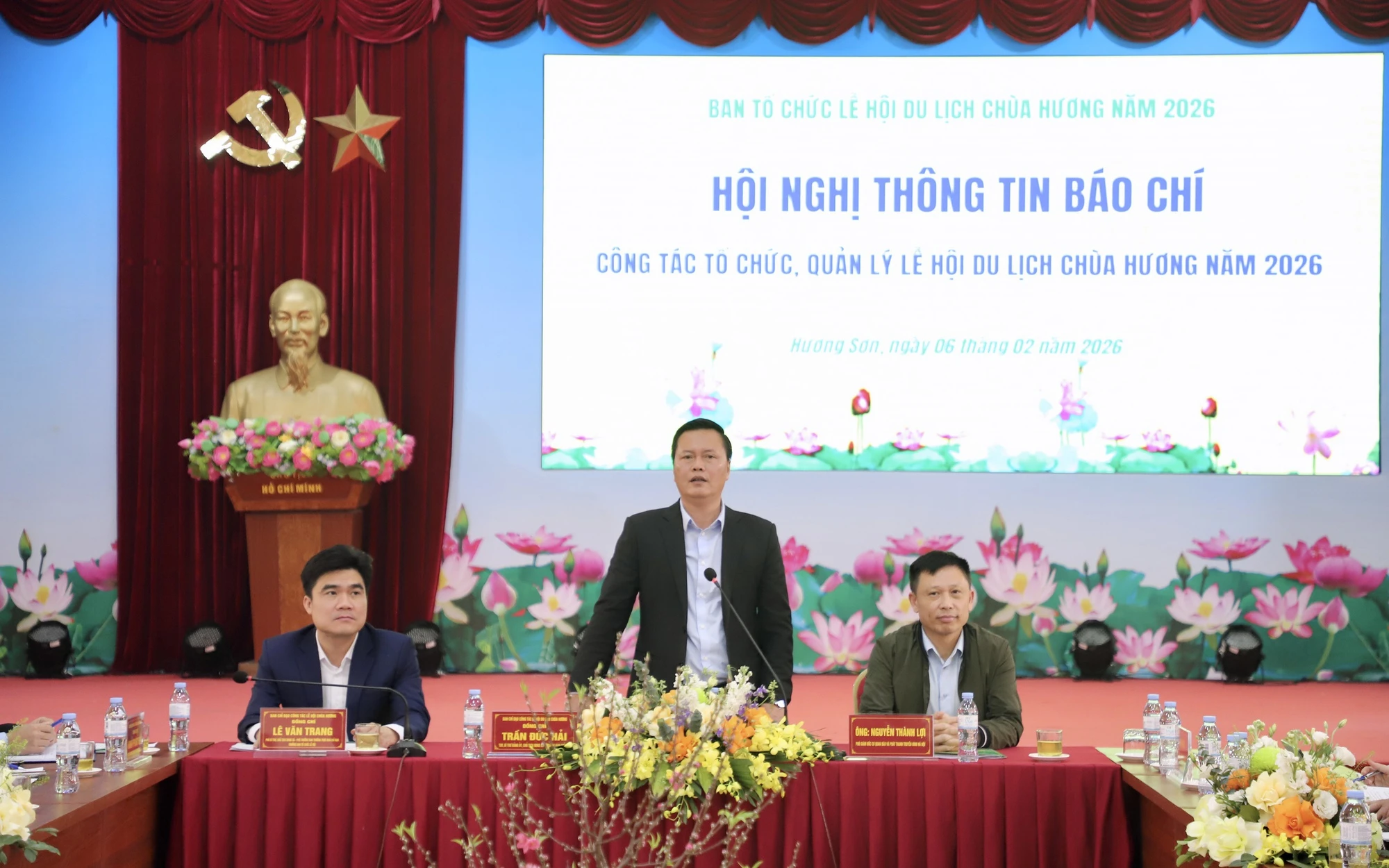 Lễ hội du lịch Chùa Hương: Bảo tồn di sản gắn với phát triển du lịch, lấy du khách làm trung tâm