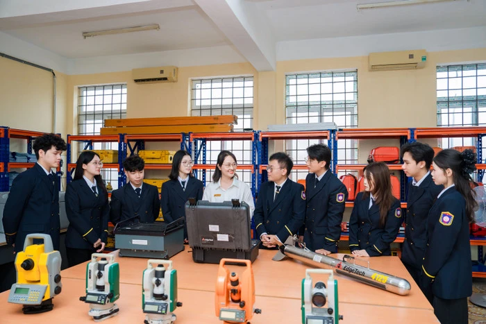Nhà trường chú trọng đổi mới chương trình, nâng cao chất lượng đào tạo. Ảnh: NTCC