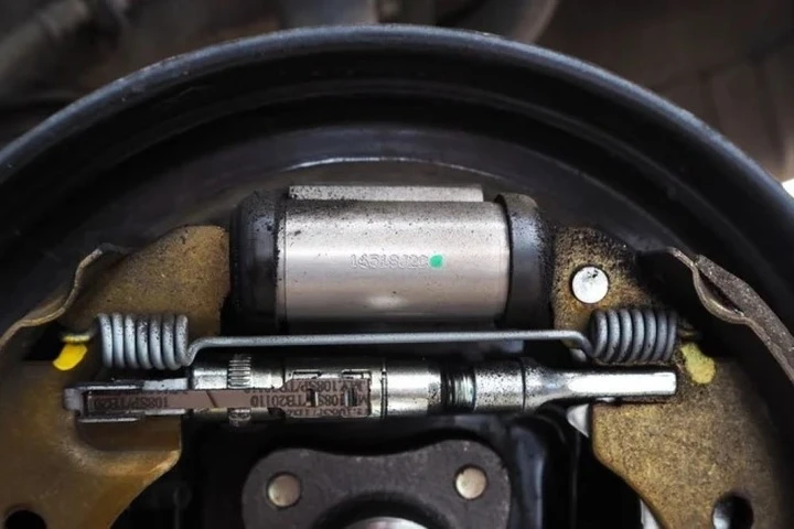 Những bộ phận trên ô tô ít người biết đến công dụng - 6