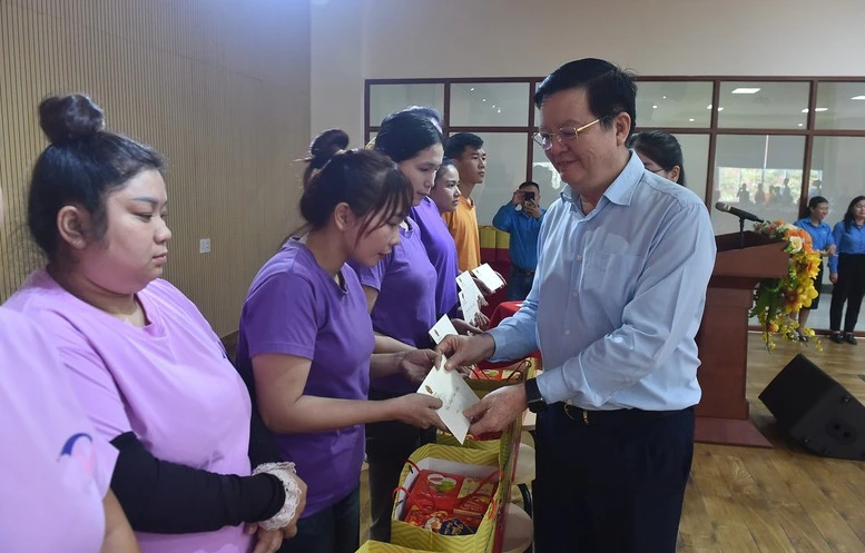 Phó Thủ tướng Mai Văn Chính thăm và tặng quà Tết tại tỉnh Tây Ninh- Ảnh 1. Phó Thủ tướng Mai Văn Chính thăm và tặng quà Tết tại tỉnh Tây Ninh- Ảnh 1.