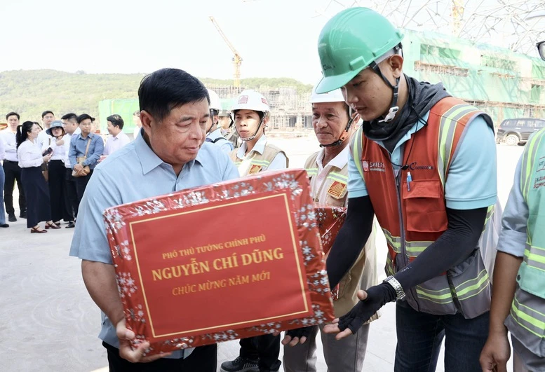 Phó Thủ tướng Nguyễn Chí Dũng thăm, chúc Tết tại công trình phục vụ APEC 2027- Ảnh 4.