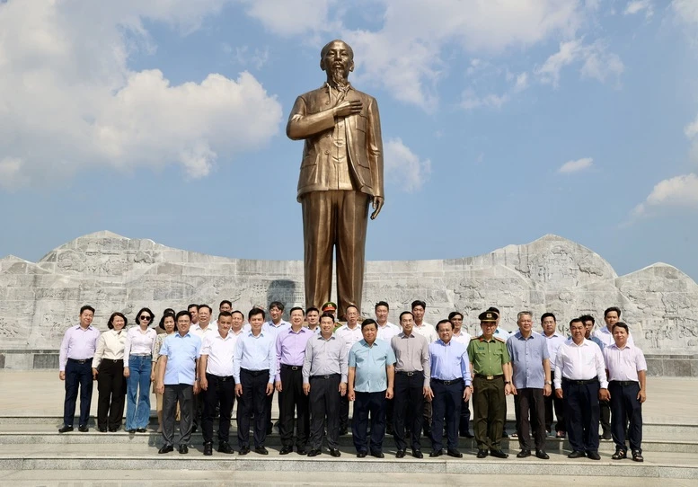 Phó Thủ tướng Nguyễn Chí Dũng thăm, chúc Tết tại công trình phục vụ APEC 2027- Ảnh 8.