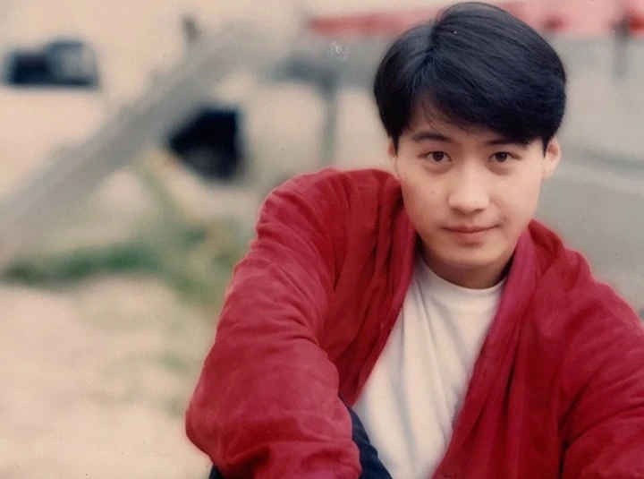 Lê Minh được ví là “vương tử” vì sở hữu giọng hát mê đắm lòng người cùng ngoại hình hoàn hảo.