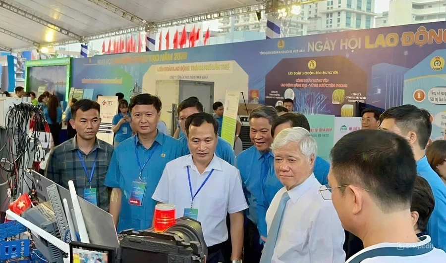 Sản phẩm của thầy, trò Trường Cao đẳng Công nghệ Hà Tĩnh được giới thiệu tại Ngày hội lao động sáng tạo năm 2025. Ảnh: Bá Tài tao-nen-mong-nhan-luc-chat-luong-cao-1.jpg