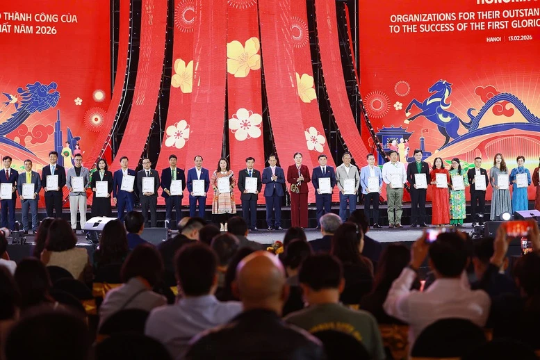 Thủ tướng: Chuyển đổi từ 'ưu tiên' sang 'tin yêu' và 'tự hào' khi dùng hàng Việt Nam- Ảnh 5.