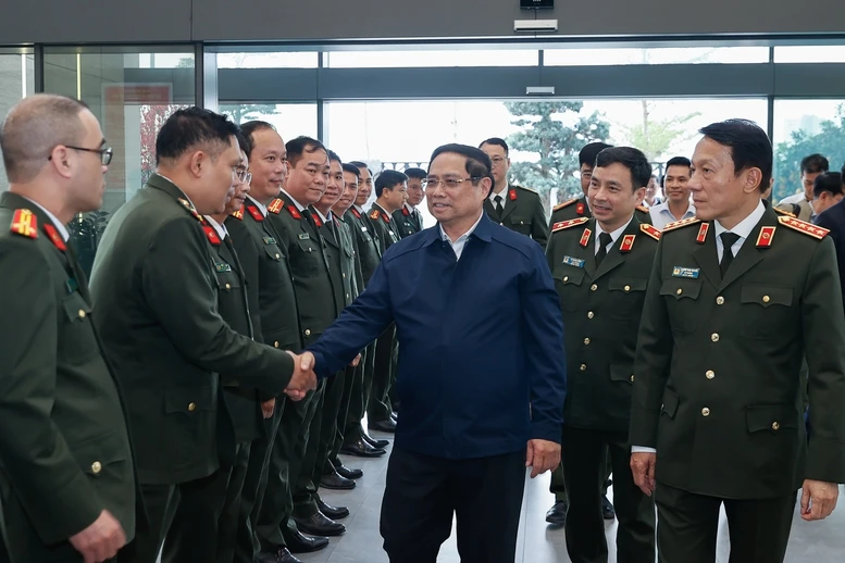 Thủ tướng kiểm tra, động viên các lực lượng công an ứng trực dịp Tết- Ảnh 6.