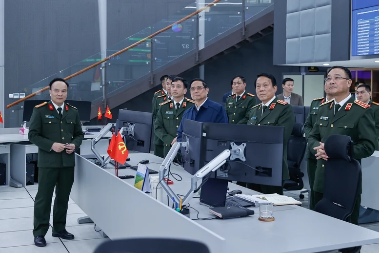 Thủ tướng kiểm tra, động viên các lực lượng công an ứng trực dịp Tết- Ảnh 7.