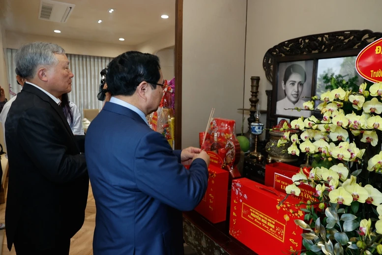 Thủ tướng Phạm Minh Chính dâng hương các cố lãnh đạo Đảng, Nhà nước và thăm, chúc Tết nguyên lãnh đạo Đảng, Nhà nước- Ảnh 5.